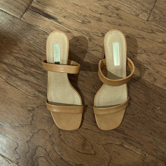 Tan Block Heels. Work a few times - Picture 2 of 4